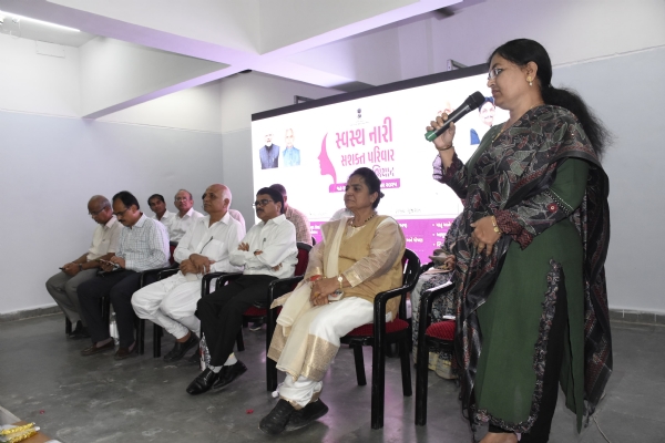 પોરબંદર જિલ્લા પંચાયત પ્રમુખની ઉપસ્થિતિમાં સ્વચ્છતા હી સેવા અભિયાનનો શુભારંભ કરાયો.
