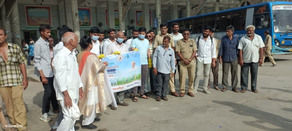 પોરબંદર એસ .ટી બસ સ્ટેન્ડ ખાતે સ્વચ્છતા અભિયાન યોજાયું.
