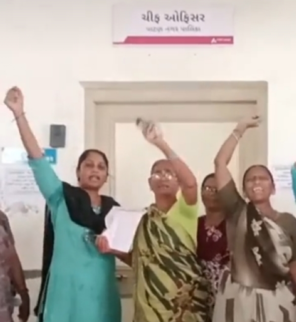 ઇન્દ્રપ્રસ્થ સોસાયટીમાં પાણીની સમસ્યા સામે મહિલાઓનો વિરોધ