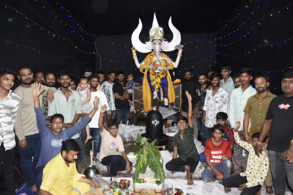 પોરબંદરના ખારવાવાડ વિસ્તારમાં દેશભક્તિની થીમ ઉપર યોજાયેલો ગણેશ મહોત્સવ આકર્ષણનું કેન્દ્ર બન્યો.