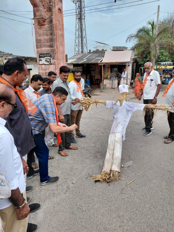 પૂતળા દહન તેમજ કોંગ્રેસનો વિરોધ પ્રદર્શન
