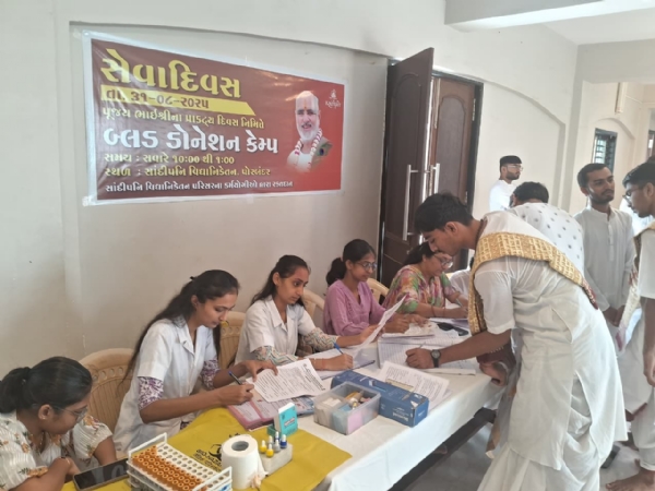 ભાઈશ્રી રમેશભાઈ ઓઝાના પ્રગટ્યદિન નિમિતે સેવાકીય કાર્યો .