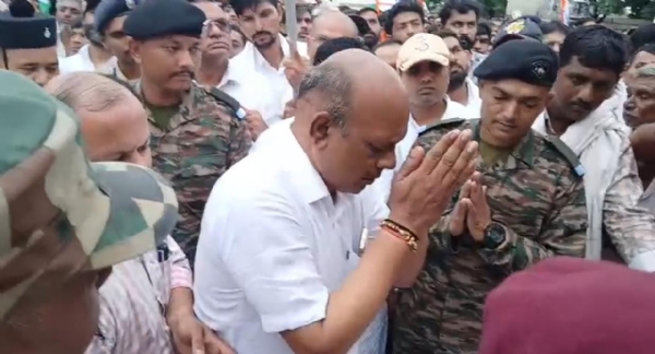 જમ્મુ-કાશ્મીરમાં શહીદ થયેલા ઘામેલના વીર જવાન મેહુલભાઈ ભરવાડને ગાર્ડ ઓફ ઓનર સાથે અંતિમ વિદાય