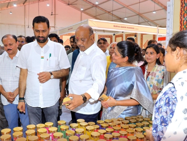 અમરેલીમાં સરસ મેળો 2025નો રંગારંગ પ્રારંભ : મહાનુભાવોએ સ્ટોલોની મુલાકાત લઈ સખી બહેનોની કલાકૃતિઓને વખાણી