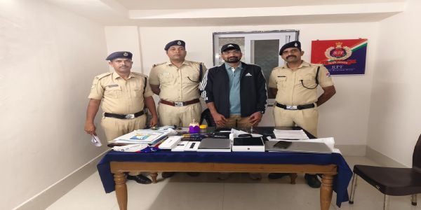 ભાવનગર મંડળના વેરાવળ પોસ્ટના રેલવે પ્રોટેક્શન ફોર્સ (RPF) એ મુસાફરને રૂ. 2.69 લાખ કિંમતનો સામાન પરત આપ્યો