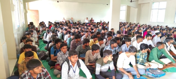 પોરબંદર જિલ્લામાં બે સ્થળોએ વિદેશ રોજગાર માર્ગદર્શન સેમિનારનું સફળ આયોજન કરાયુ.