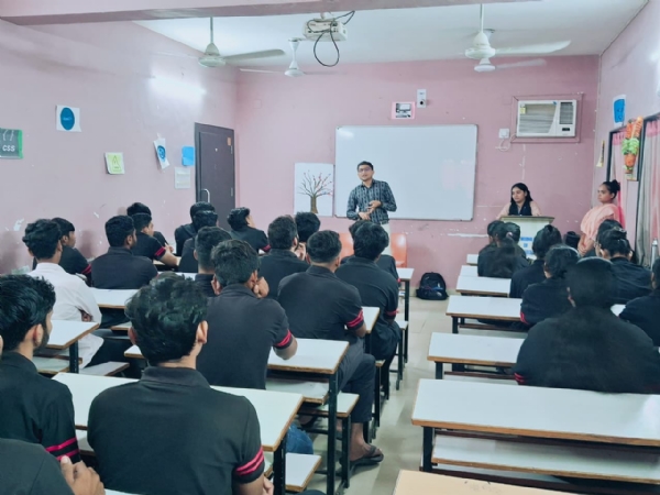 પોરબંદર જિલ્લામાં બે સ્થળોએ વિદેશ રોજગાર માર્ગદર્શન સેમિનારનું સફળ આયોજન કરાયુ.