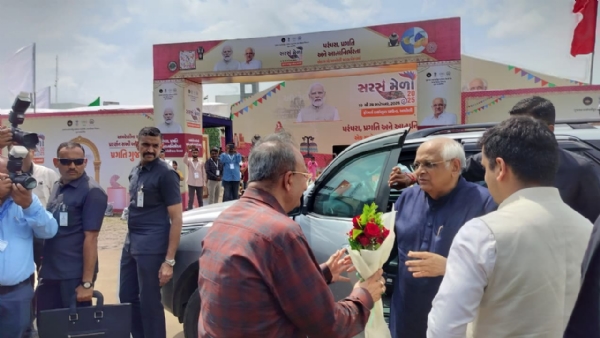 અમરેલી ખાતે મુખ્યમંત્રી ભૂપેન્દ્રભાઈ પટેલે ‘સરસ મેળા’ની મુલાકાત લીધી, મહિલા સ્વસહાય જૂથોને આપ્યું પ્રોત્સાહન