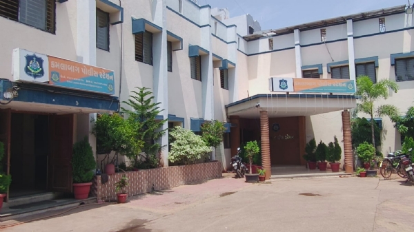 કમલાબાગ પોલીસ સ્ટેશન માંથી કાર ની ઉઠાંતરી.