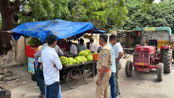 મનપા દ્વારા ફુવારા નજીક લારીઓ દૂર કરાવી.