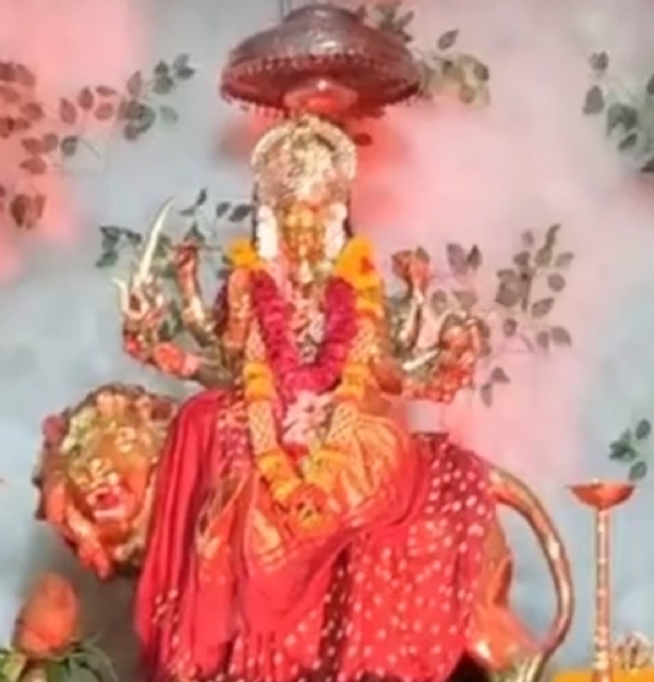 પાટણના હિંગળાચાચર ચોકમાં પરંપરાગત રીતે 102 ગરબાની ભવ્ય ઉજવણી
