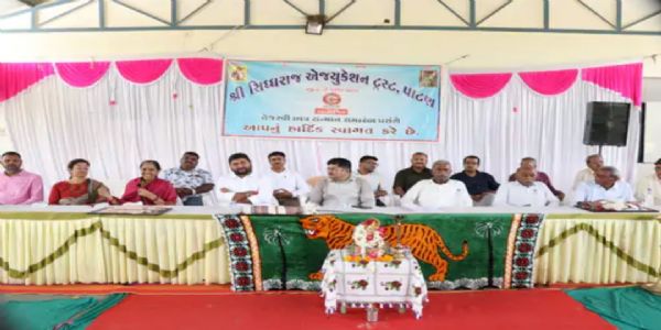 પાટણમાં સિધ્ધરાજ એજ્યુકેશન ટ્રસ્ટ દ્વારા, તેજસ્વી વિદ્યાર્થી સન્માન સમારોહ સાથે યશસ્વી કાર્યક્રમનું આયોજન