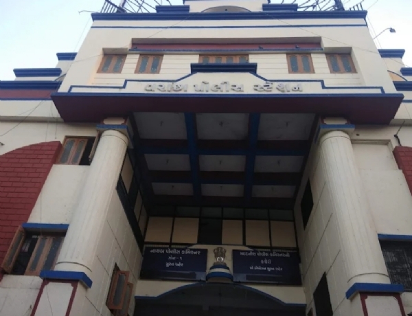 વરાછા પોલીસે