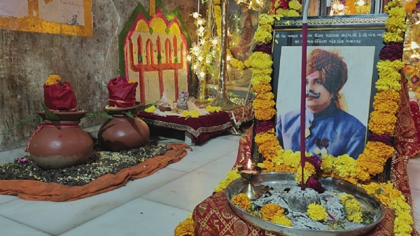 Danta rajvi parivar ma be ghat sthapan