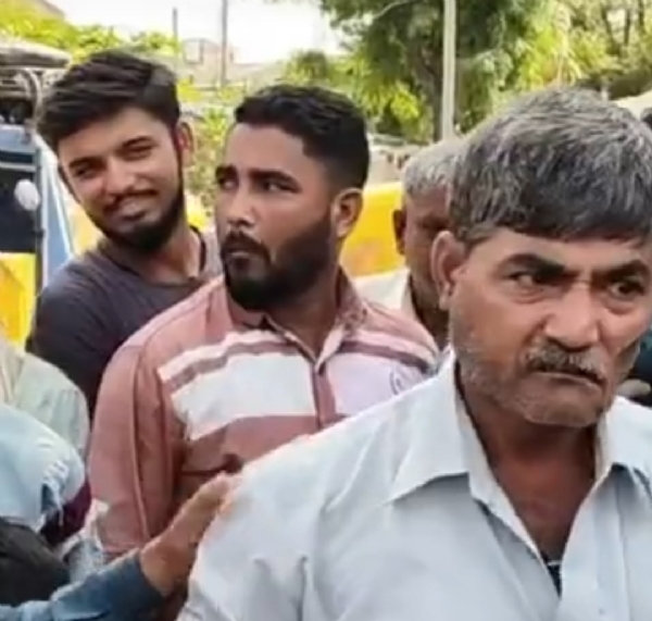 પાટણમાં ગટર સમસ્યાને લઈને મહિલાઓનો વિરોધ, પાલિકા સામે આક્ષેપ