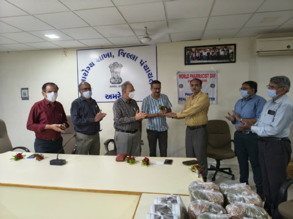 મુખ્ય જિલ્લા આરોગ્ય અધિકારીની ઉપસ્થિતિમાં ટીબી દર્દીઓને પોષણ કીટ વિતરણ કાર્યક્રમ