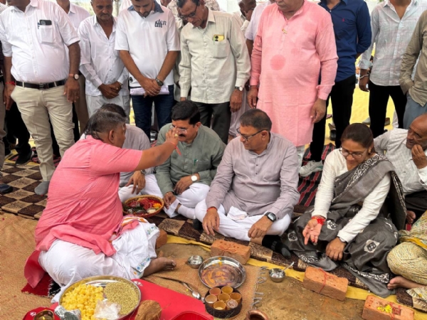 મહેસાણા તાલુકાના કુકસમાં પ્રાથમિક શાળાના નવનિર્મિત ઓરડાનું ખાતમુહૂર્ત