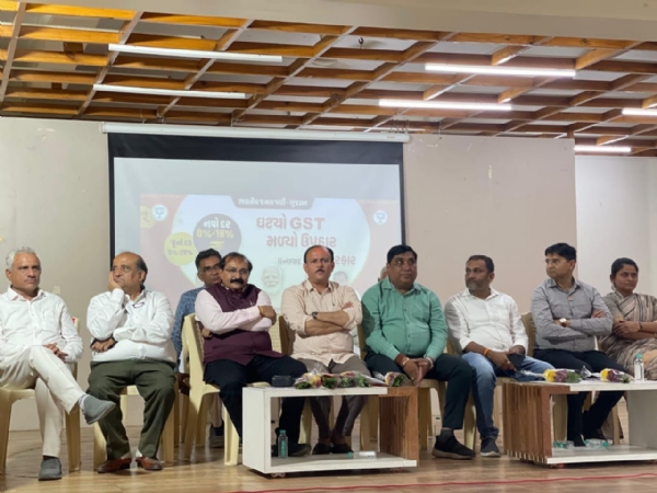 સેવા પખવાડિયા અંતર્ગત અમરેલીમાં પ્રબુદ્ધ નાગરિક સંમેલનમાં હાજરી
