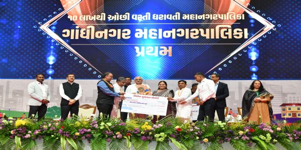મુખ્યમંત્રીના હસ્તે રાજ્યની 8 મહાનગરપાલિકા, તેમજ 16 નગરપાલિકાને “નિર્મળ ગુજરાત એવોર્ડ્સ” એનાયત