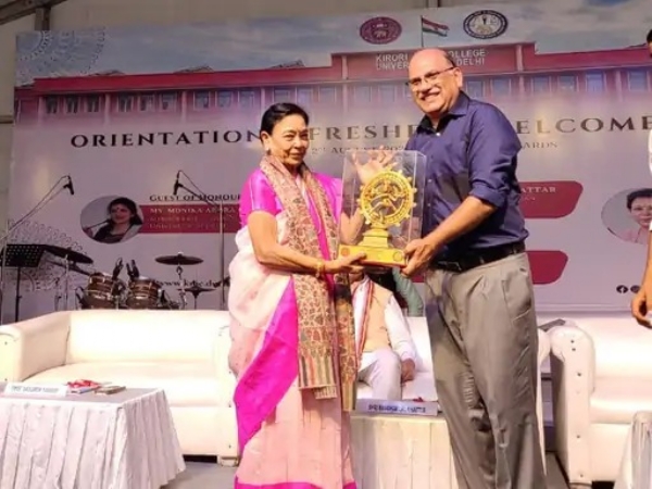 પ્રો. વસુબેન ત્રિવેદીનું સન્માન