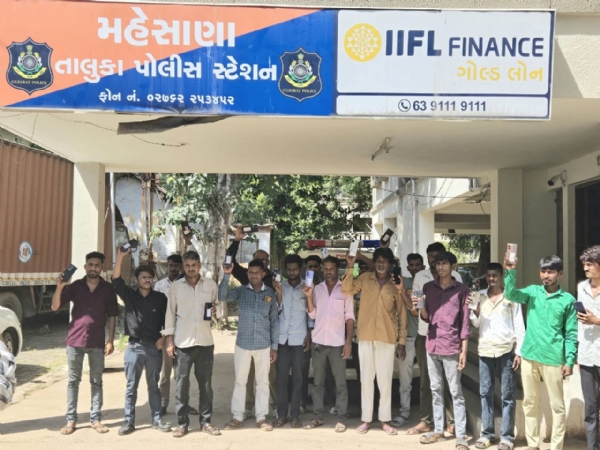 મહેસાણા તાલુકા પોલીસ દ્વારા “તેરા તુજકો અર્પણ” કાર્યક્રમ અંતર્ગત ગુમ થયેલ મોબાઈલ માલિકોને પરત