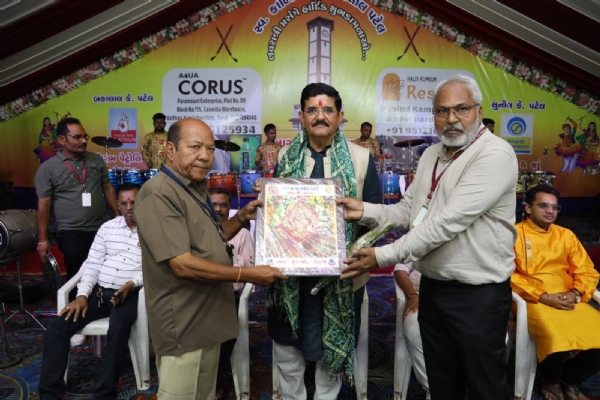 મહેસાણા ખાતે સમર્પણ ગ્રુપ દ્વારા આયોજિત ભવ્ય ગરબા મહોત્સવમાં ખેલૈયાઓનો ઉત્સાહ