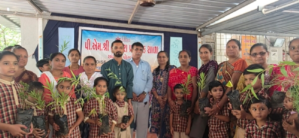 નવાપરા પ્રા. શાળા ખાતે એક પેડ માઁ કે નામ કાર્યક્રમ અંતર્ગત વૃક્ષારોપણ કરાયું.