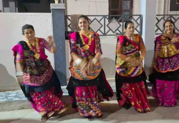 યશનગર સોસાયટીમાં પરંપરાગત રંગે રંગાયેલી નવરાત્રી