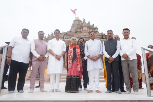 ઉત્તરપ્રદેશના રાજ્યપાલ આનંદીબેન પટેલે કાગવડ ખોડલધામ મંદિરે માઁ ખોડલના દર્શન કર્યા