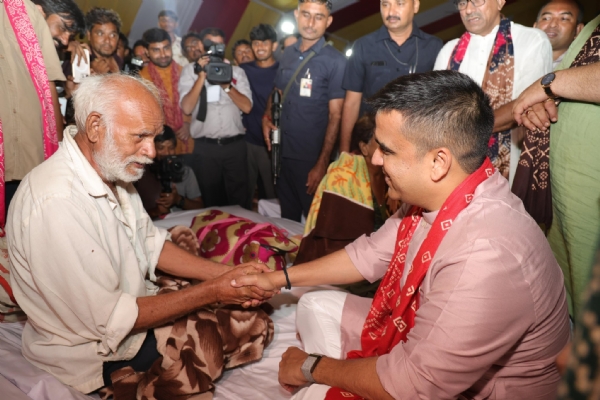 ગૃહ મંત્રી હર્ષ સંઘવી દ્વારા ભાદરવી પૂનમ પદયાત્રા સેવા કેમ્પોની મુલાકાત : શ્રદ્ધાળુઓની સેવામાં જોડાવાનું સદભાગ્ય