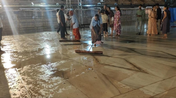 Ambaji mandir ma 551 diva ni aarti