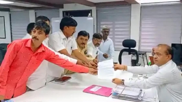 દૂધસાગર ડેરીમાં ગેરવહીવટના આક્ષેપો: ઠાકોર સમાજના પશુપાલકોનું કલેક્ટરને આવેદન