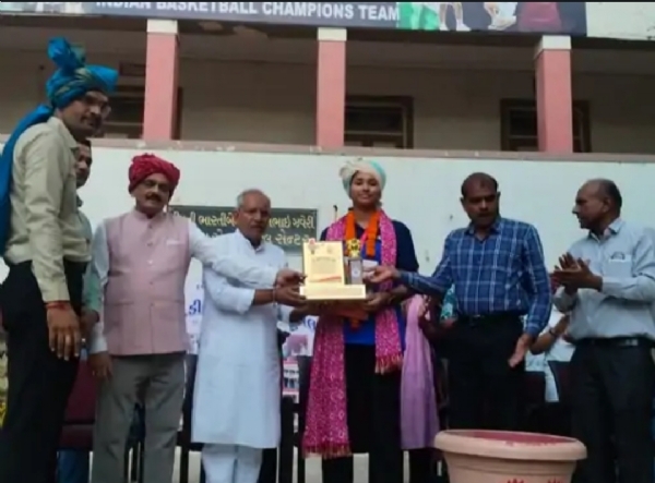 અંડર-16 બાસ્કેટબોલ એશિયા કપ વિજેતા ડિનલ વિઠાણીનું પાટણમાં ભવ્ય સન્માન