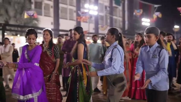 મહેસાણા: ‘ઓપરેશન સિંદુર’ થીમ પર ભવ્ય ગરબા મહોત્સવ, વરસાદે ઉત્સાહ અટકાવ્યો નહીં