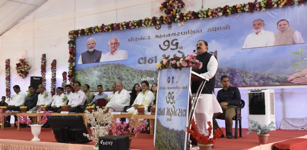 પોરબંદર મનપાકક્ષાનો 76મો વન મહોત્સવ આર્યકન્યા ગુરુકુળ ખાતે ઉજવાયો.