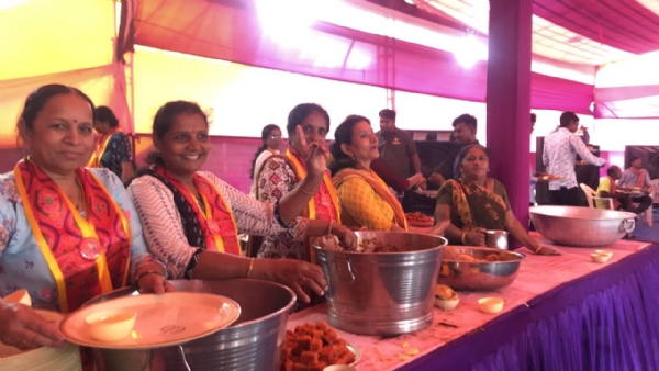 અંબાજી પદયાત્રામાં અમદાવાદ–કડીના જય ખોડીયાર ગ્રુપની નિષ્ઠા : 2005થી યાત્રાળુઓ માટે ભોજન અને આરામની અવિરત સેવા