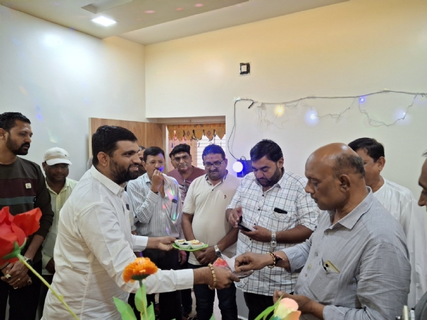 સાંસદ ભરત સુતરિયાનો બગસરા ખાતે ધાર્મિક આશીર્વાદ : ગણેશ ચતુર્થી નિમિત્તે ગજાનનના દર્શન કરી સર્વેના સુખ-સમૃદ્ધિ માટે પ્રાર્થના, સામાજિક એકતાનો સંદેશ