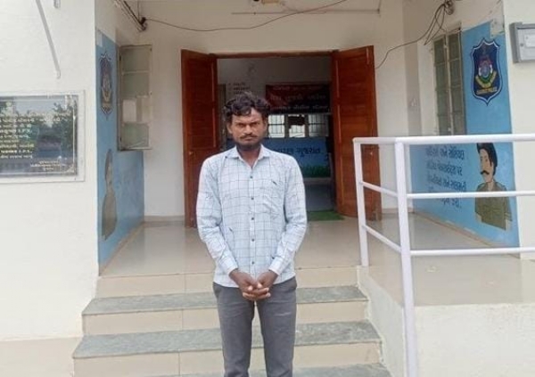 દામનગર પોલીસની મોટી સફળતા : પોક્સો કેસમાં નાસતા ફરતા આરોપી રમેશભાઈની ધરપકડ, કાયદો-વ્યવસ્થા જાળવવામાં પોલીસની ચુસ્ત કામગીરીનો પ્રતિબિંબ