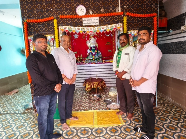 સાંસદ ભરત સુતરિયાની ધાર્મિક હાજરી : તરકતળાવ ગામના રામદેવપીર મંદિરે નેજા પ્રસંગે ગામજનો સાથે દર્શન કરી સંસ્કૃતિ-આસ્થાનું પ્રતિક બન્યો સમાગમ