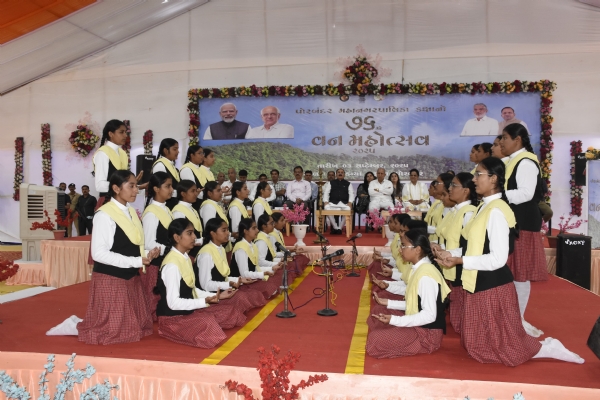 પોરબંદર મનપાકક્ષાનો 76મો વન મહોત્સવ આર્યકન્યા ગુરુકુળ ખાતે ઉજવાયો.