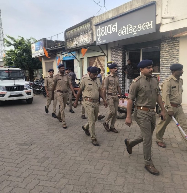 પોલીસ તહેવાર ને લઈ એલર્ટ