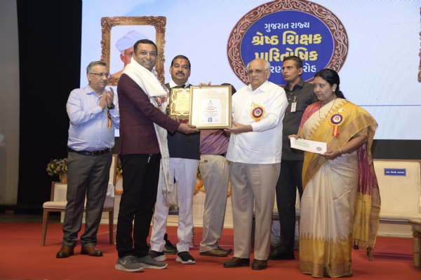 વિઠોડા શાળાના આદિત્યકુમાર દરજીને ‘રાજ્ય શ્રેષ્ઠ શિક્ષક પારિતોષિક-2025’થી નવાજાયા