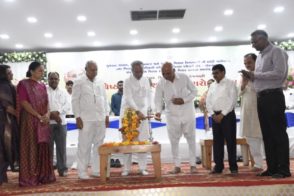 પોરબંદર બિરલા હોલ ખાતે “શ્રેષ્ઠ શિક્ષકોનો સન્માન સમારોહ” કાર્યક્રમ યોજાયો.