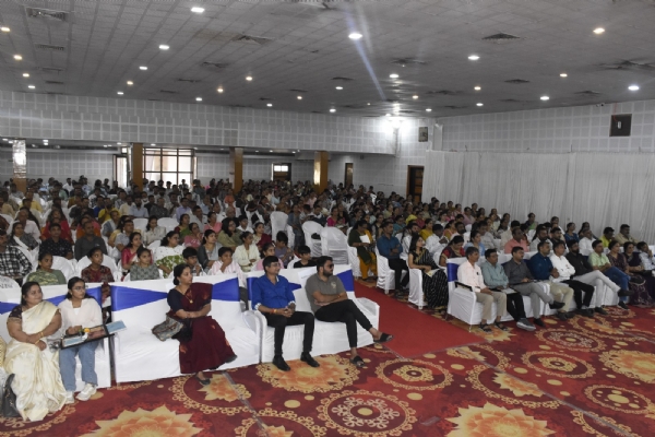 પોરબંદર બિરલા હોલ ખાતે “શ્રેષ્ઠ શિક્ષકોનો સન્માન સમારોહ” કાર્યક્રમ યોજાયો.