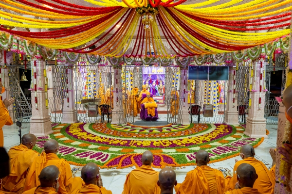 મહેસાણા ખાતે પરમ પૂજ્ય મહંતસ્વામી મહારાજનું ભવ્ય સ્વાગત