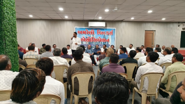 આજરોજ અમરેલી ખાતે બિલ્ડર એસોસિયેશનની મિટિંગનું આયોજન કરવામાં આવ્યું હતું