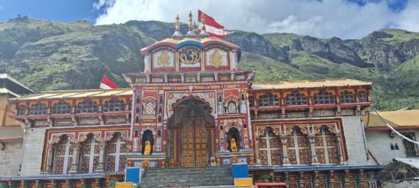 શ્રી બદ્રીનાથ ધામ દરવાજા બંધ