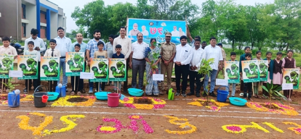 વાગલખોડ એકલવ્ય મોડેલ સ્કૂલ ખાતે તાલુકાકક્ષાનો વન મહોત્સવ યોજાયો