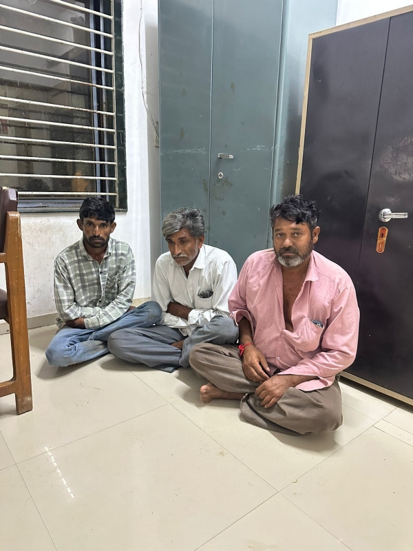 રણાવવમાં જુગાર રમી રહેલ 3 શખ્સો ઝડપાયા.