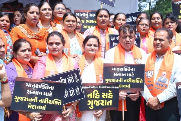 ભાજપ મહિલા મોરચાનો કોંગ્રેસ વિરુદ્ધ ઉગ્ર વિરોધ પ્રદર્શન
